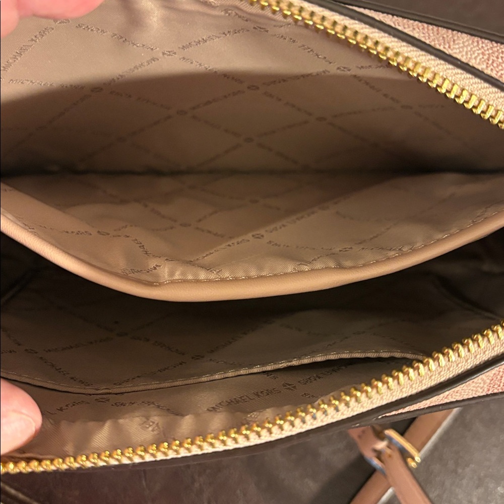 NWOT Michael Kors Jetset Camera Crossbody - Picture 9 of 10